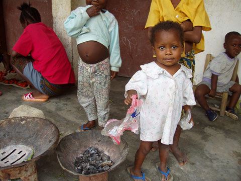 idp_children_stove_firesto.jpg